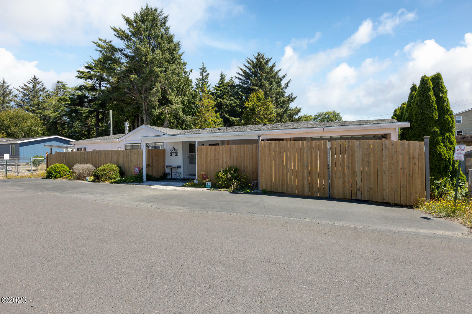 Property Photo:  250 SE Oar Avenue  OR 97367 