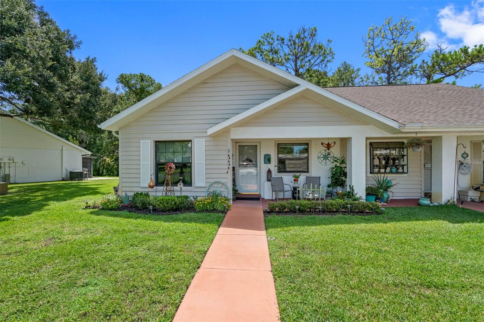 Property Photo: 10726 Laquinta Drive FL 34654