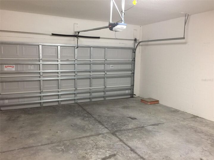 Property Photo: 2712 Garden Falls Drive FL 33511