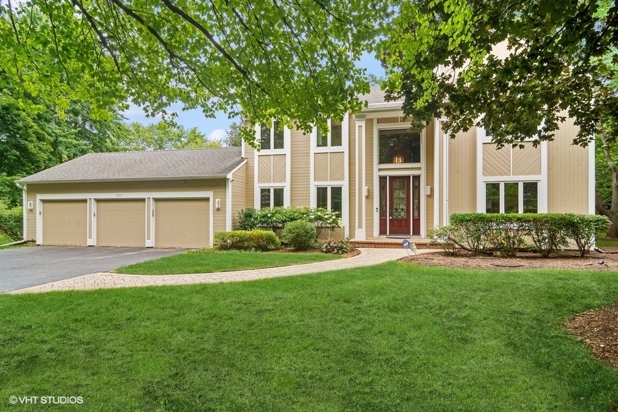 Property Photo: 5527 Old Wood Lane IL 60047