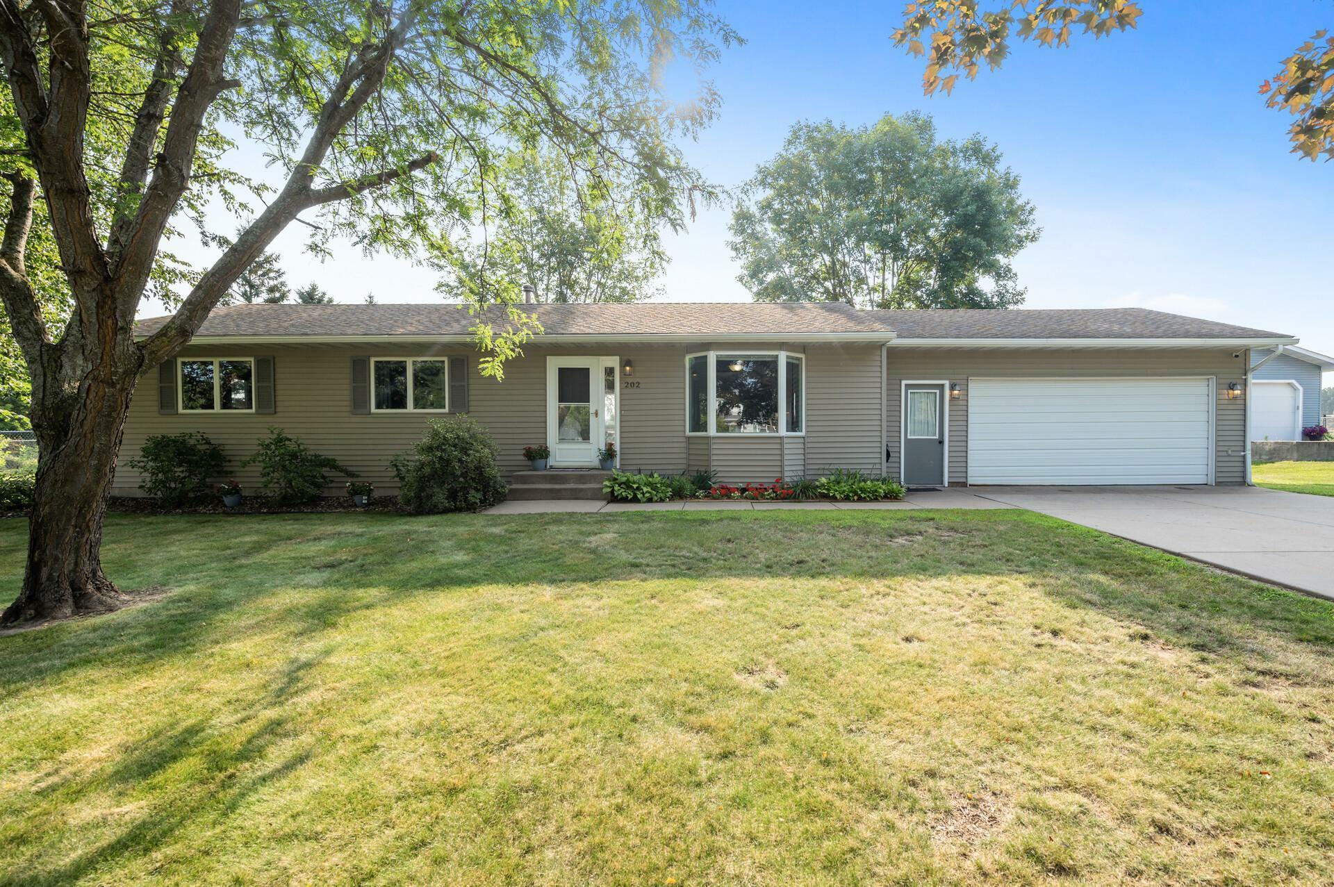 Property Photo:  202 Sunrise Drive  WI 54025 