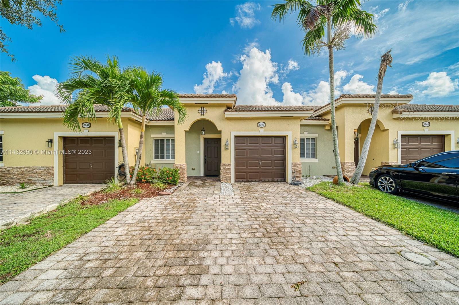 Property Photo: 3243 NE 11th Dr 3243 FL 33033