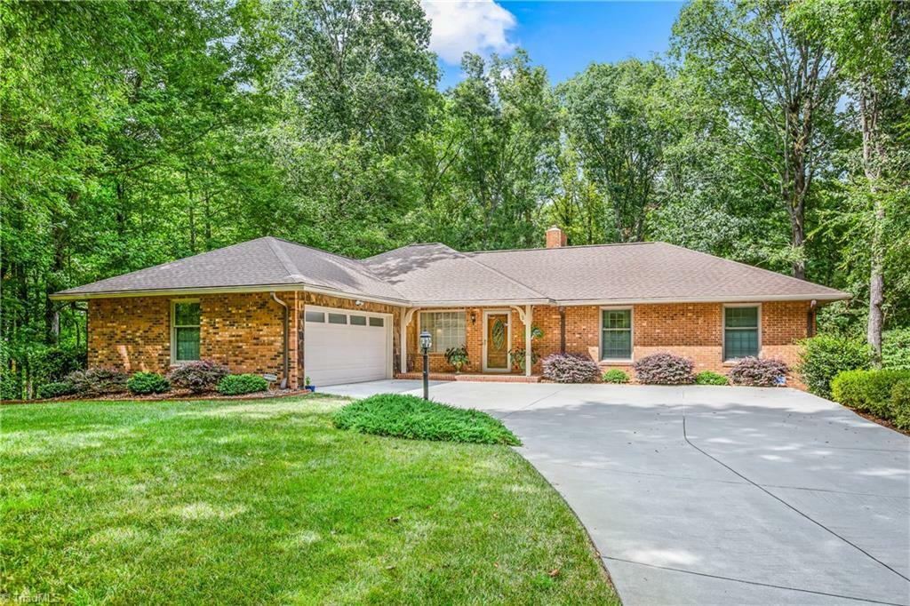 Property Photo:  5 Windsor Road  NC 27360 