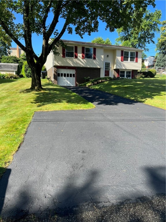 Property Photo: 111 W Crestridge Drive PA 15108