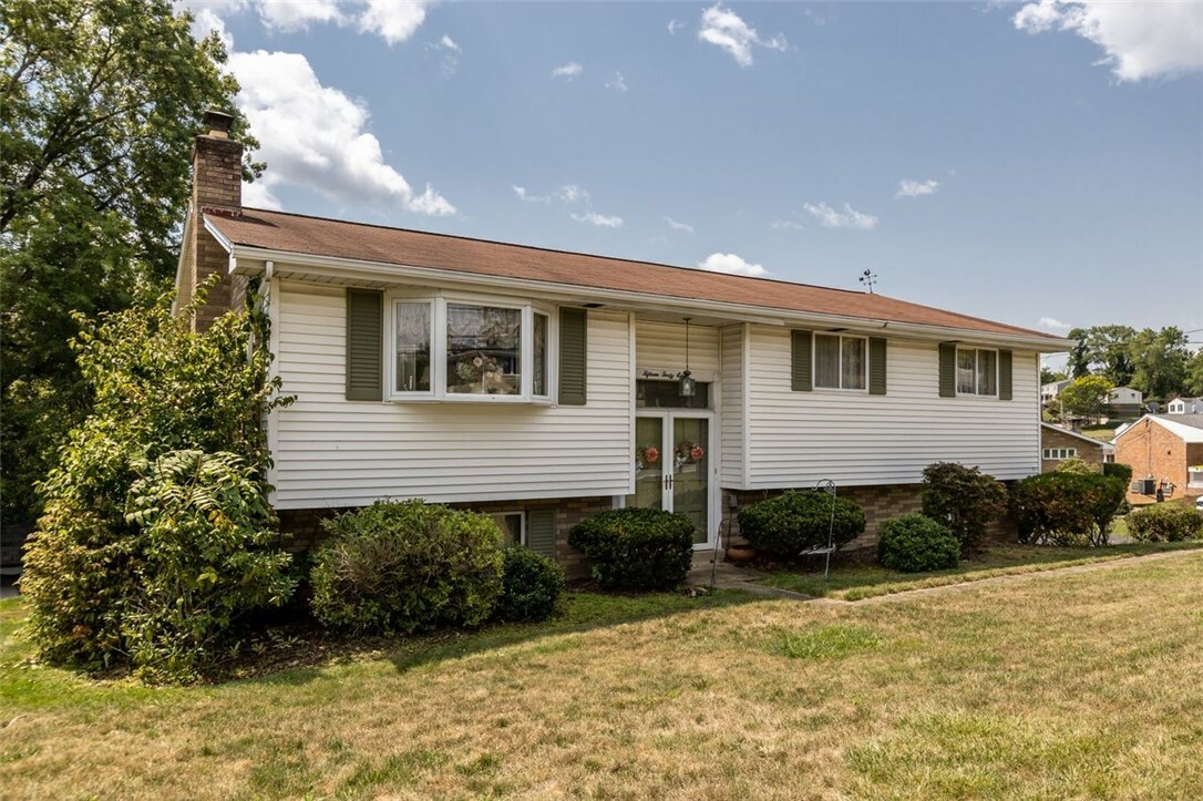 Property Photo:  1548 Berryman Ave  PA 15129 