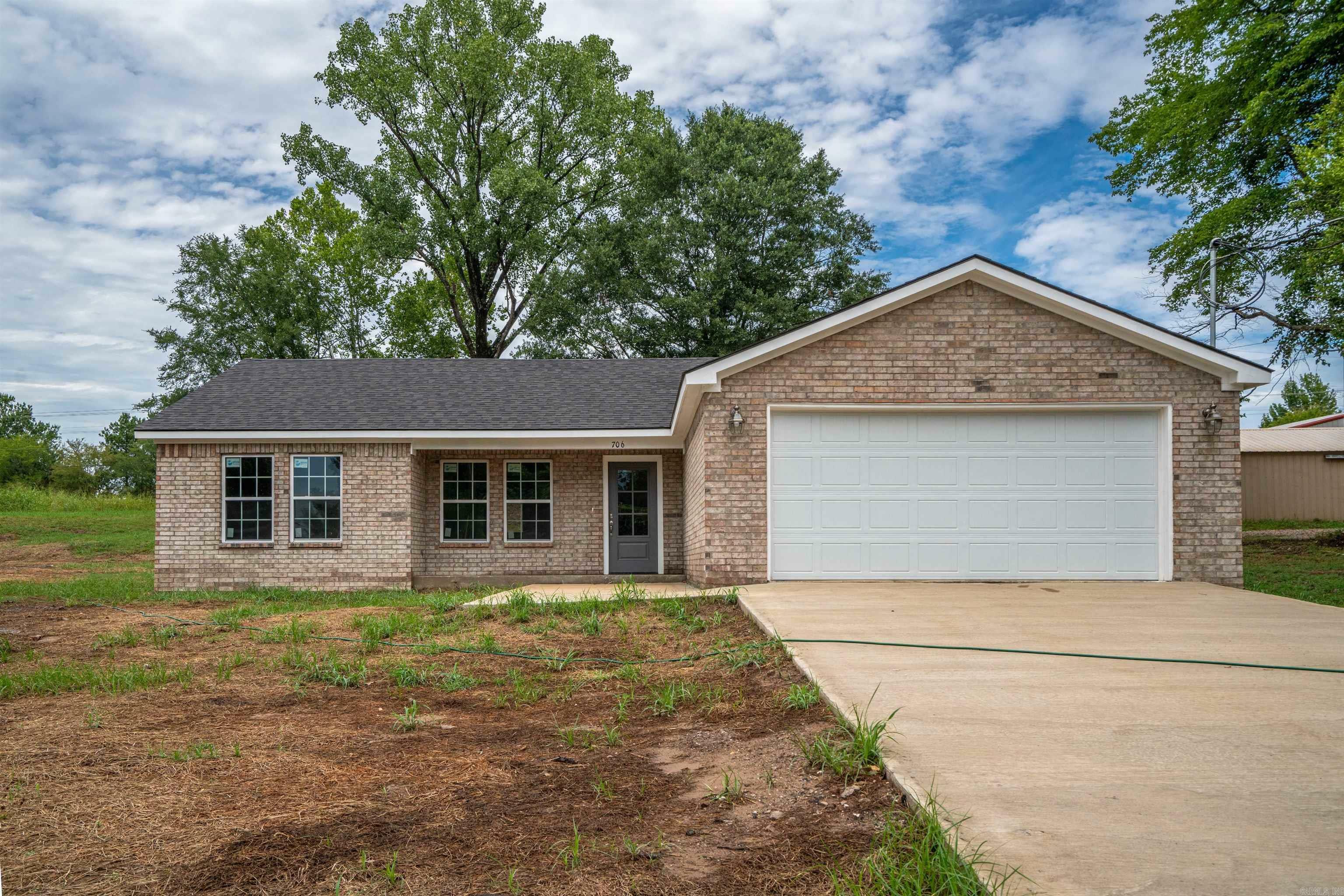 Property Photo: 706 W Texas Street AR 71921