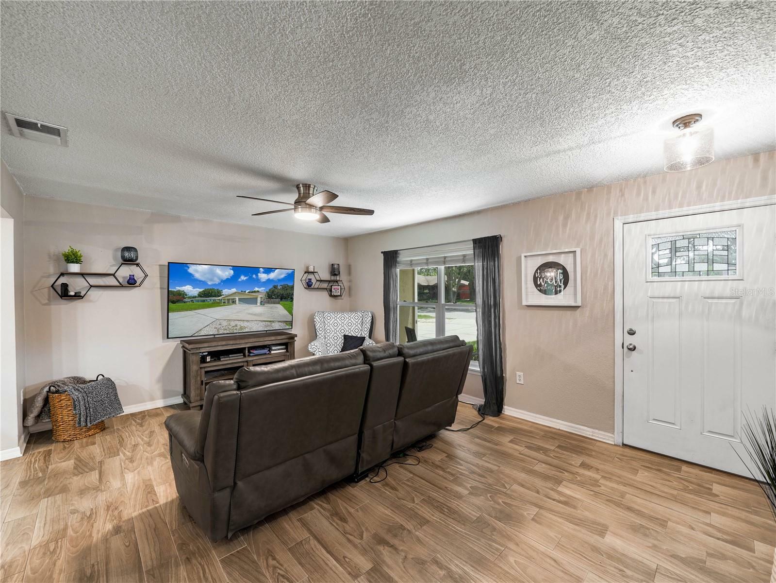 Property Photo: 1128 Durham Drive FL 33809