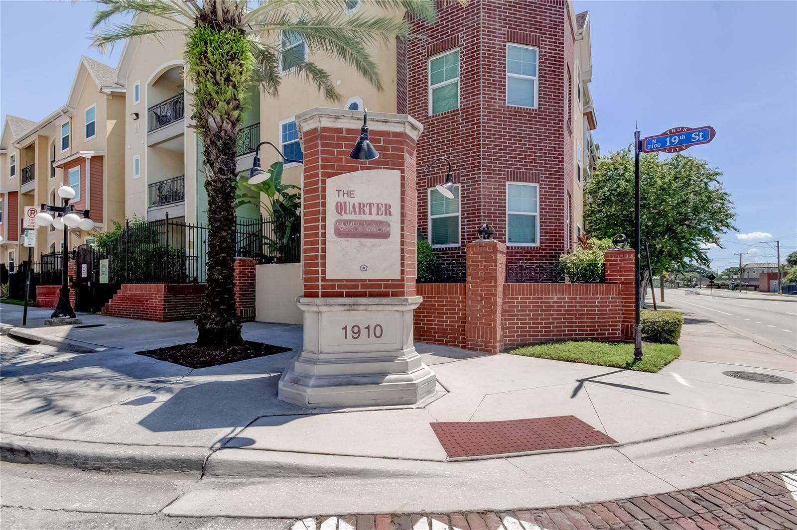 Property Photo:  1910 E Palm Avenue 10202  FL 33605 