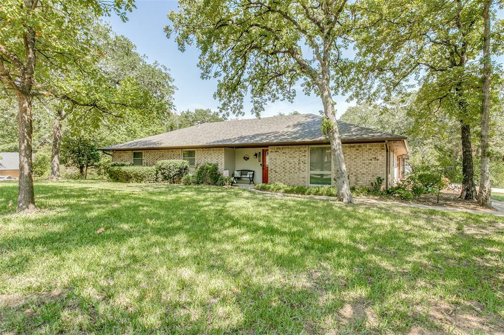 Property Photo: 1129 Oakwood Circle TX 76248
