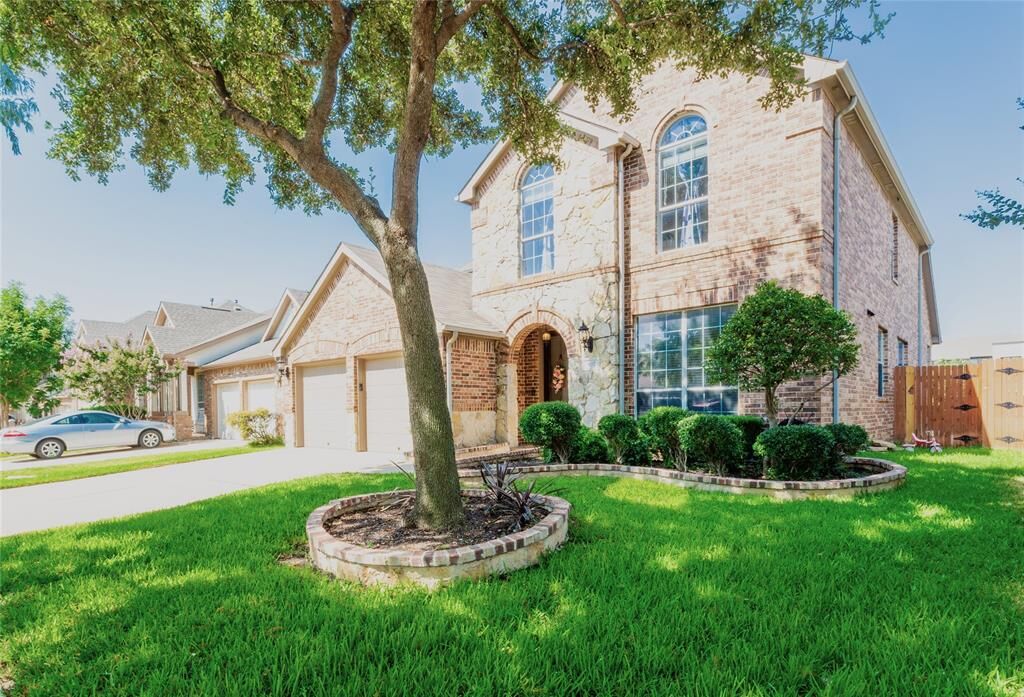Property Photo:  9117 Addison Drive  TX 76244 
