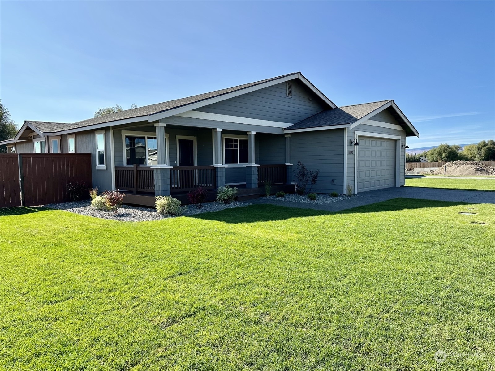 Property Photo:  1108 E Twilight Lane  WA 98926 