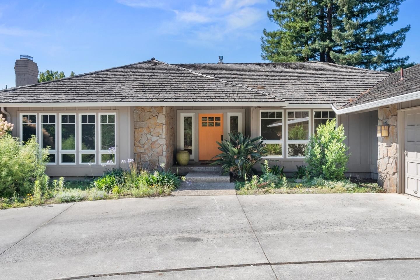 Property Photo: 1050 Autumn Lane CA 94024