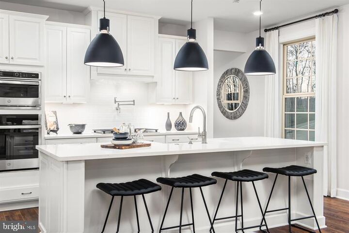 Property Photo:  