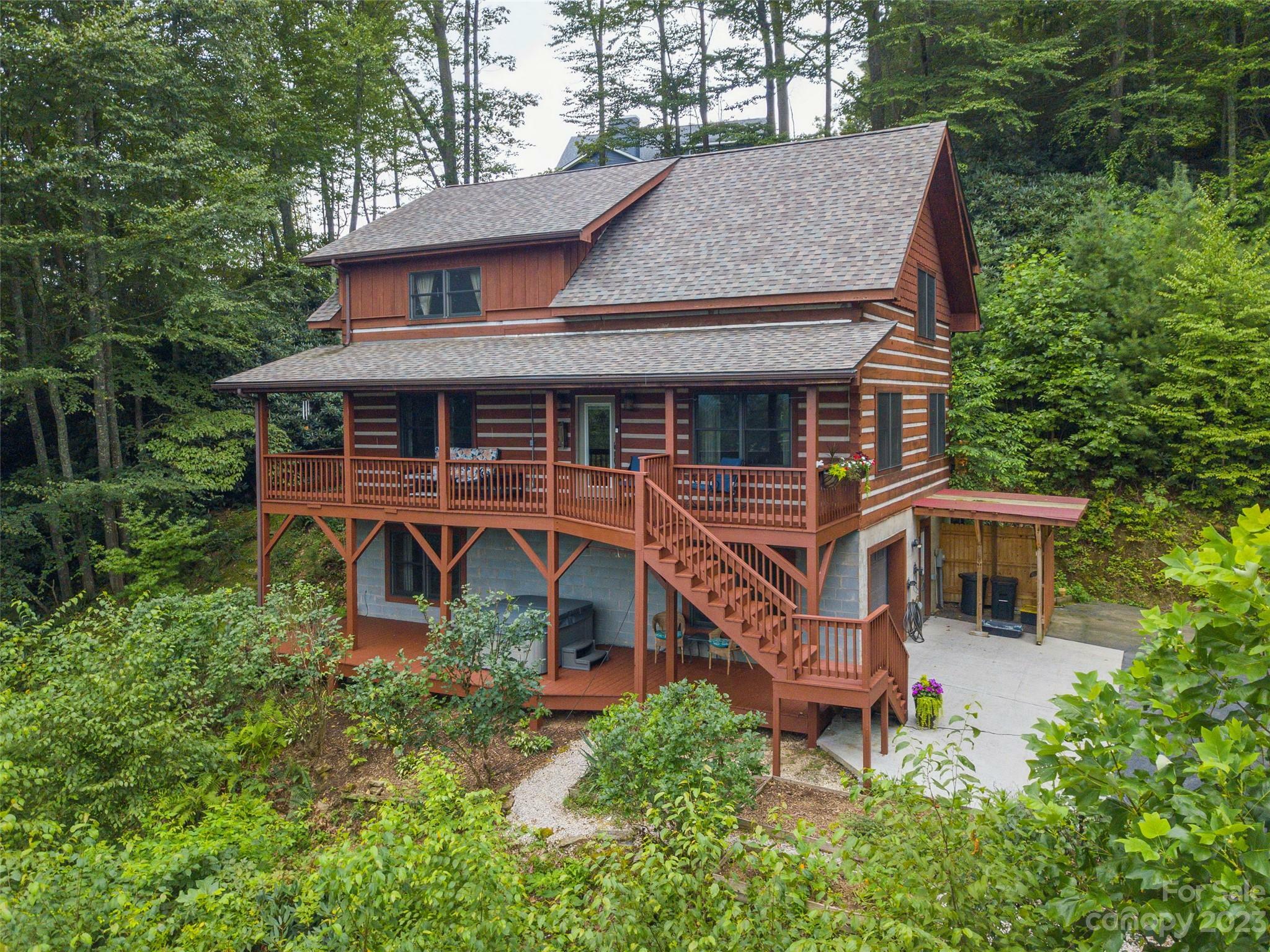 Property Photo:  527 Coyote Hollow Road  NC 28785 