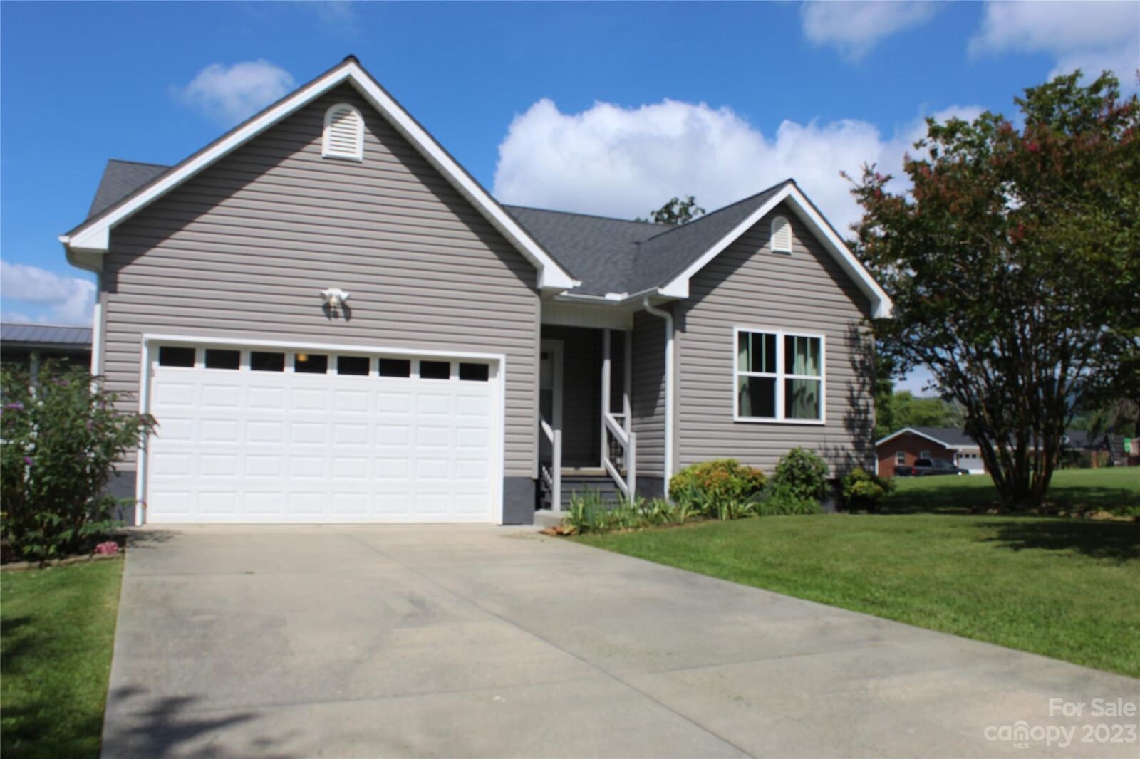 Property Photo: 10 Robin Way NC 28715