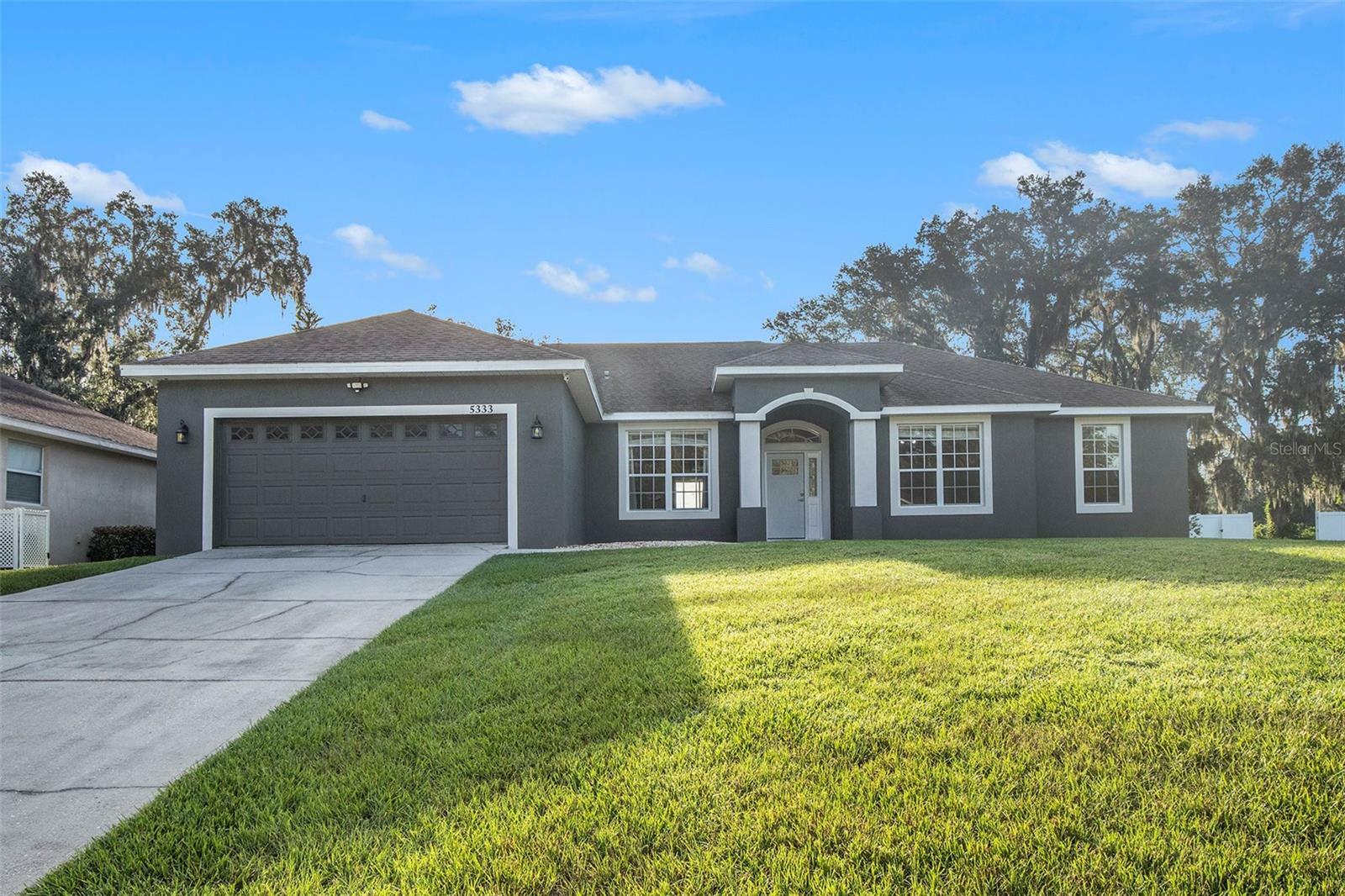 Property Photo: 5333 Oxford Manor Circle FL 33810