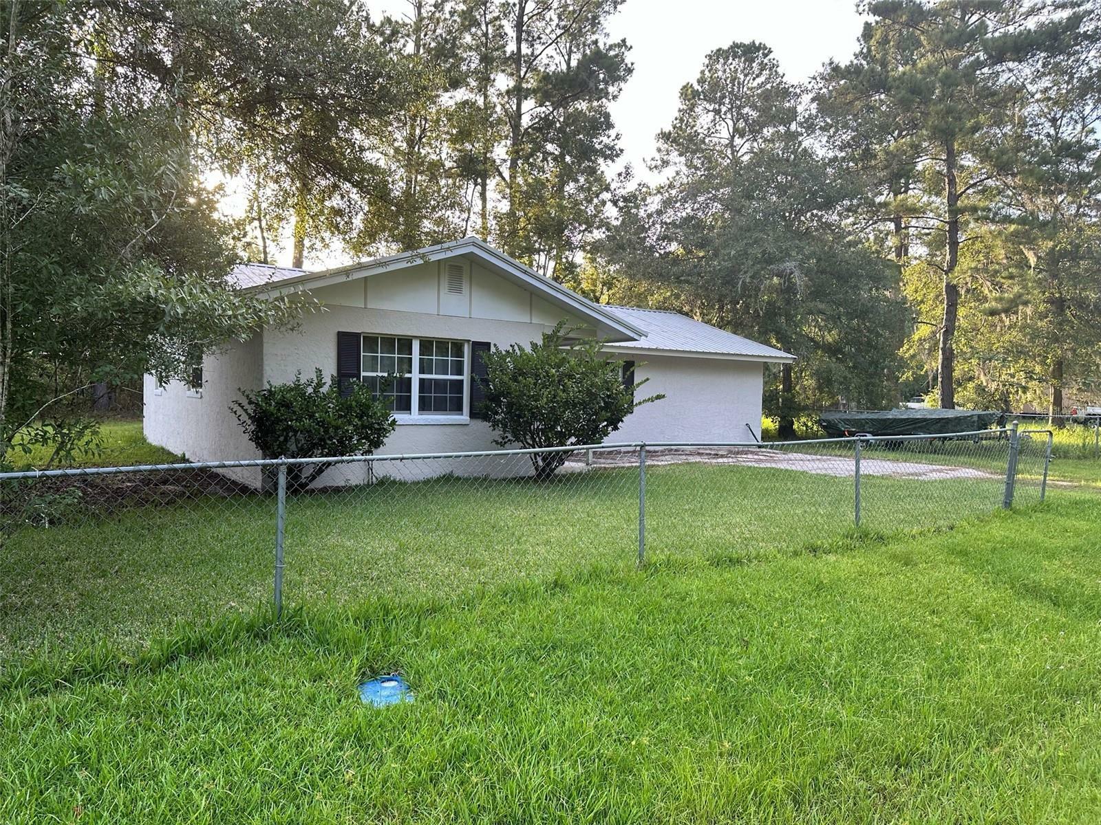 Property Photo:  810 SE 7th Avenue  FL 32054 