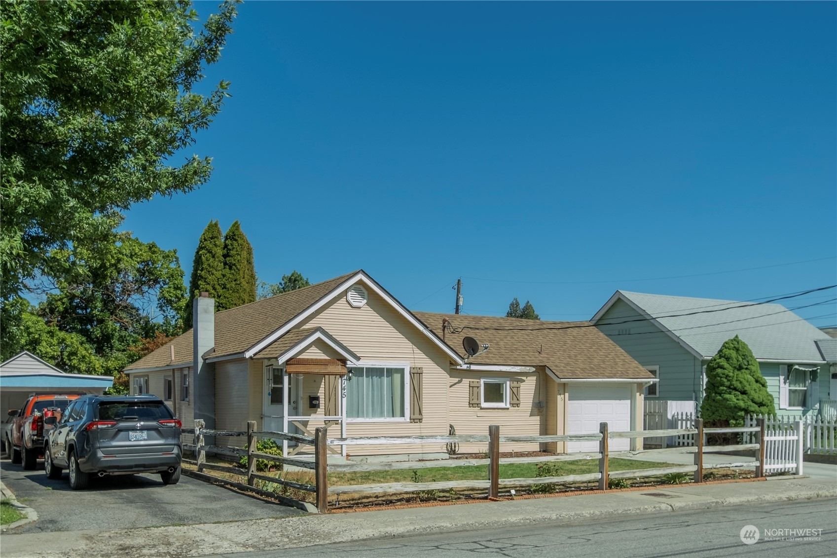 Property Photo: 745 Saddlerock Drive WA 98801