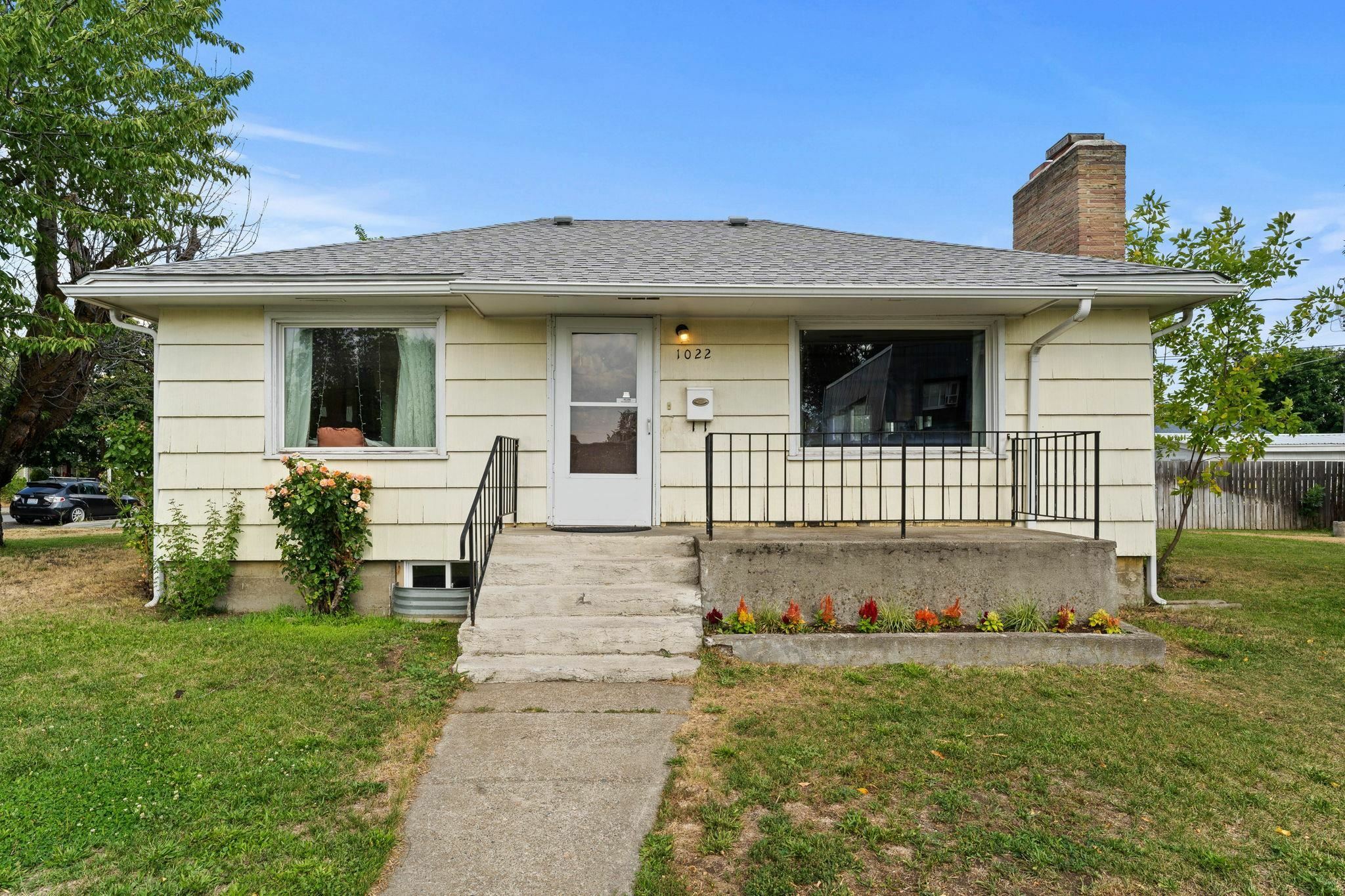 Property Photo: 1022 N Crestline St WA 99202