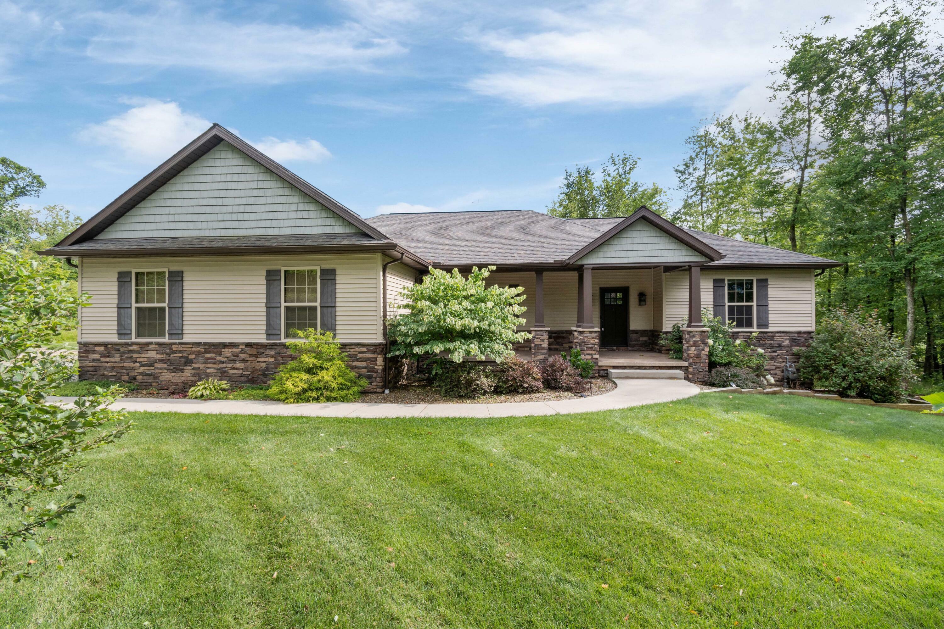 Property Photo: 717 W Hanley Road OH 44904