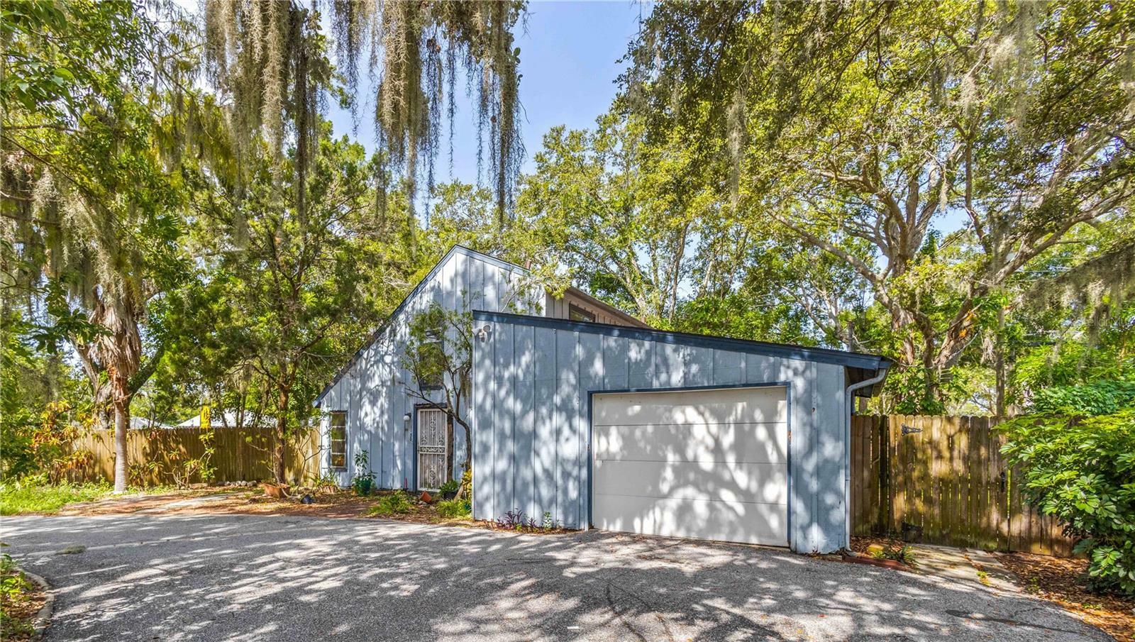 Property Photo:  1150 Charlotte Avenue  FL 34237 