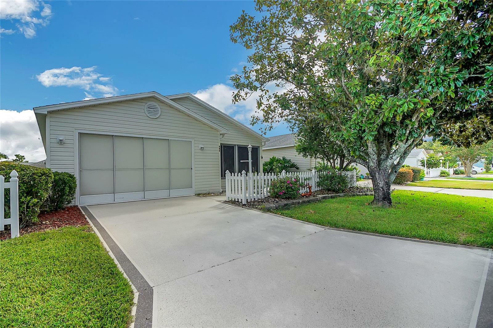 Property Photo:  484 Hildalgo Drive  FL 32159 