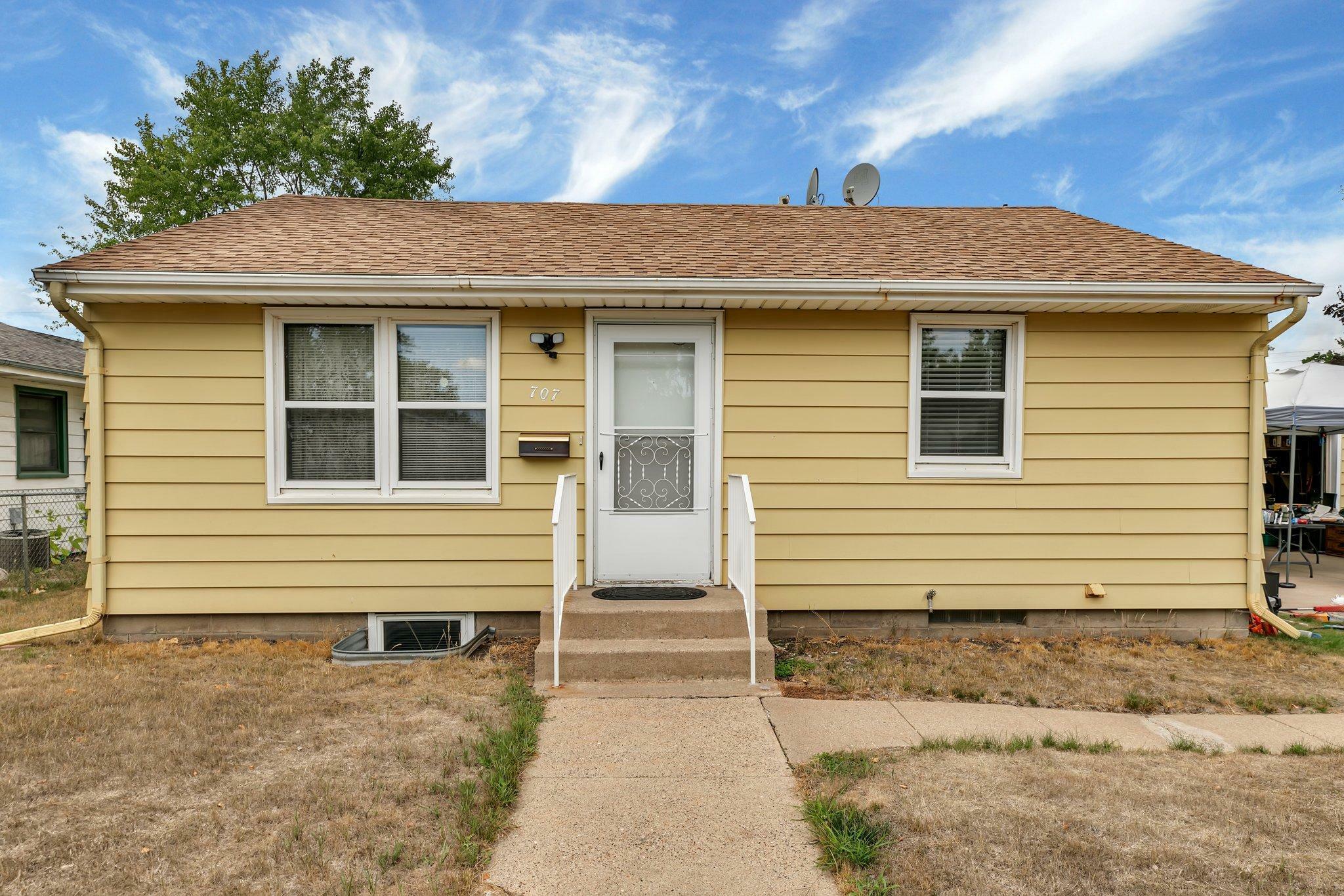 Property Photo:  707 26th Avenue N  MN 56303 