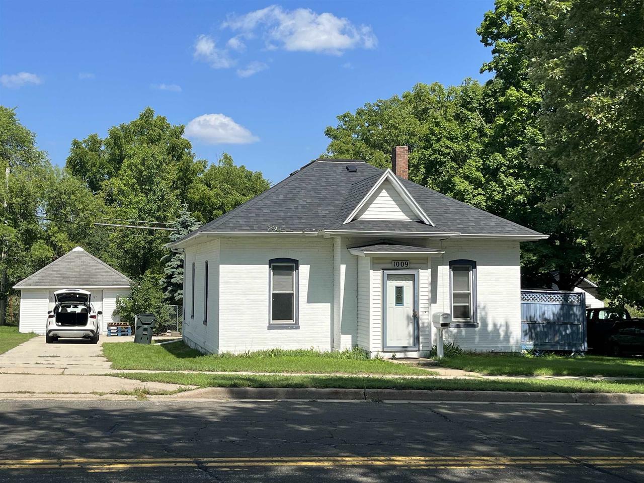 Property Photo:  1009 West Wisconsin Street  WI 53901 