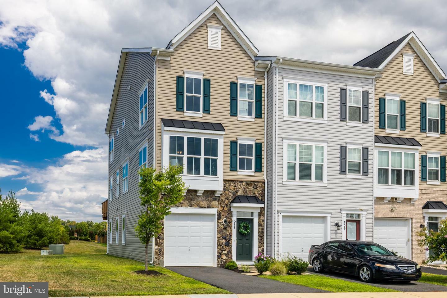 Property Photo: 311 Upper Brook Terrace VA 20132