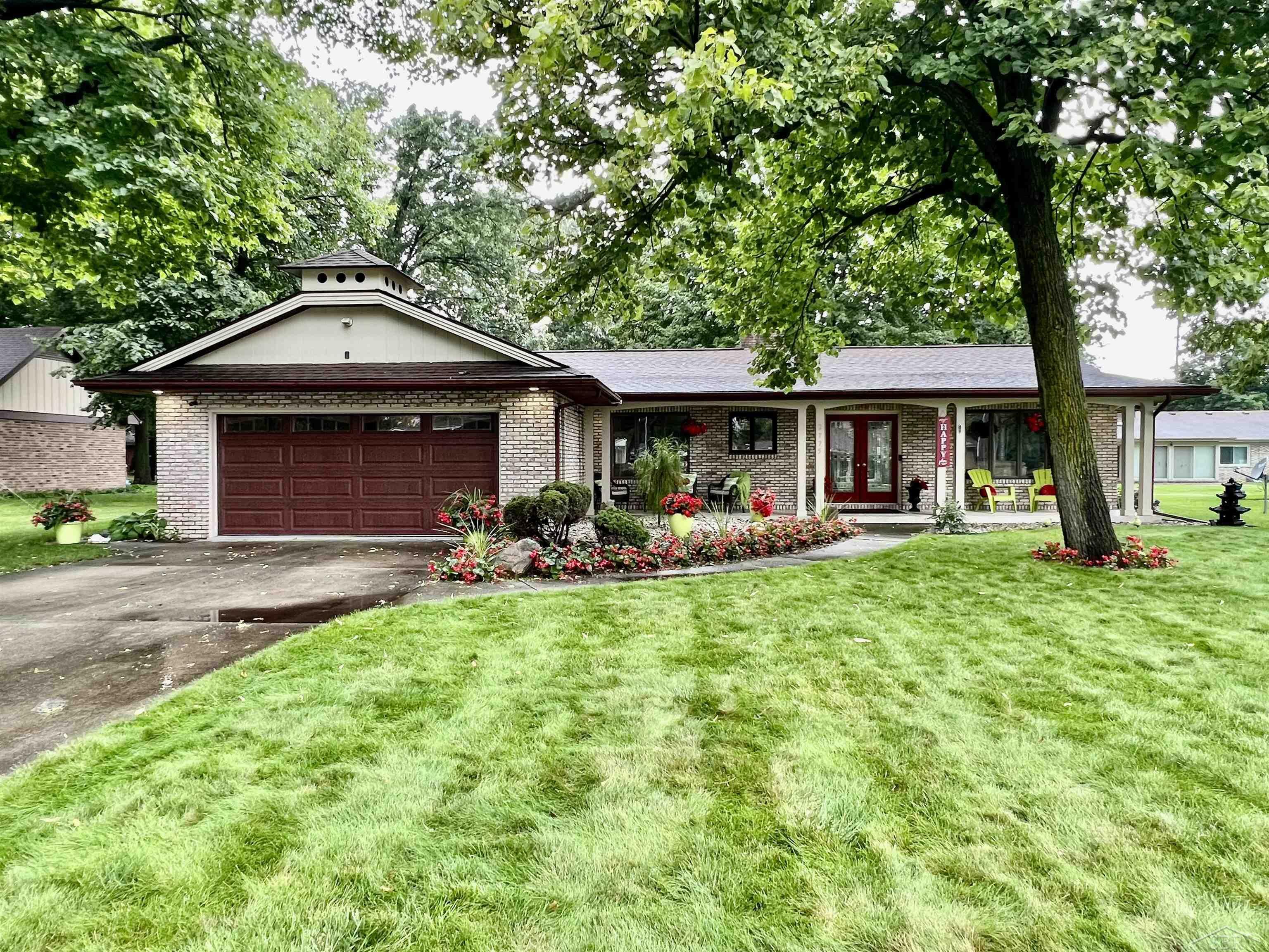 Property Photo:  2775 Clairmount Drive  MI 48603 