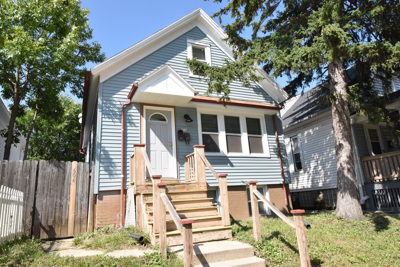 Property Photo:  606 E Locust St  WI 53212 