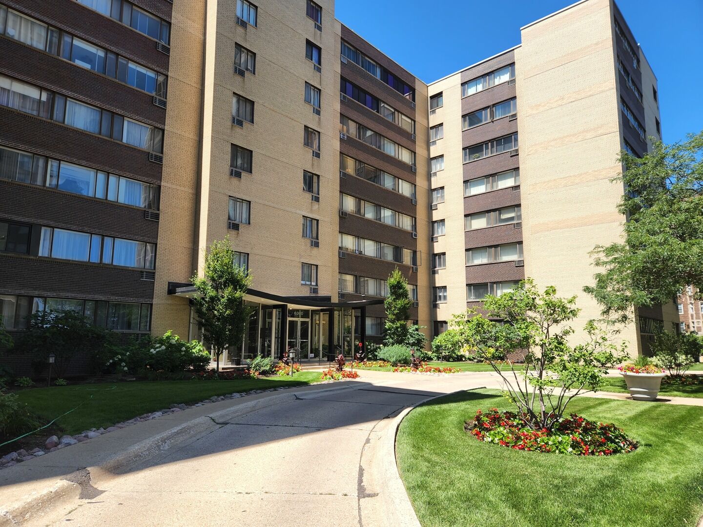 Property Photo: 6300 N Sheridan Road 502 IL 60660