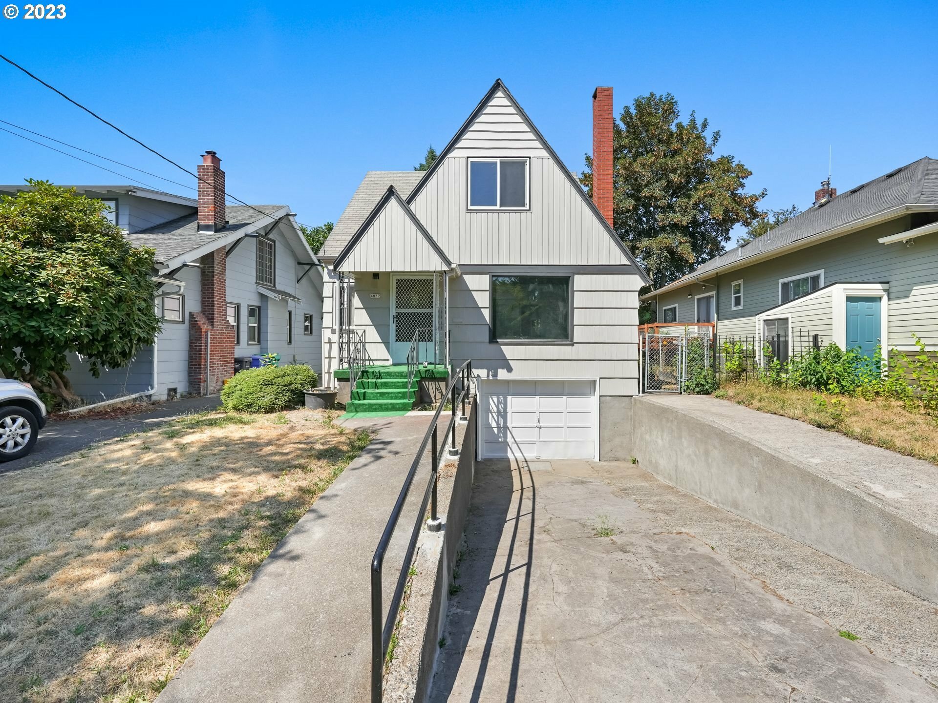 Property Photo:  4857 SE Sherman St  OR 97215 