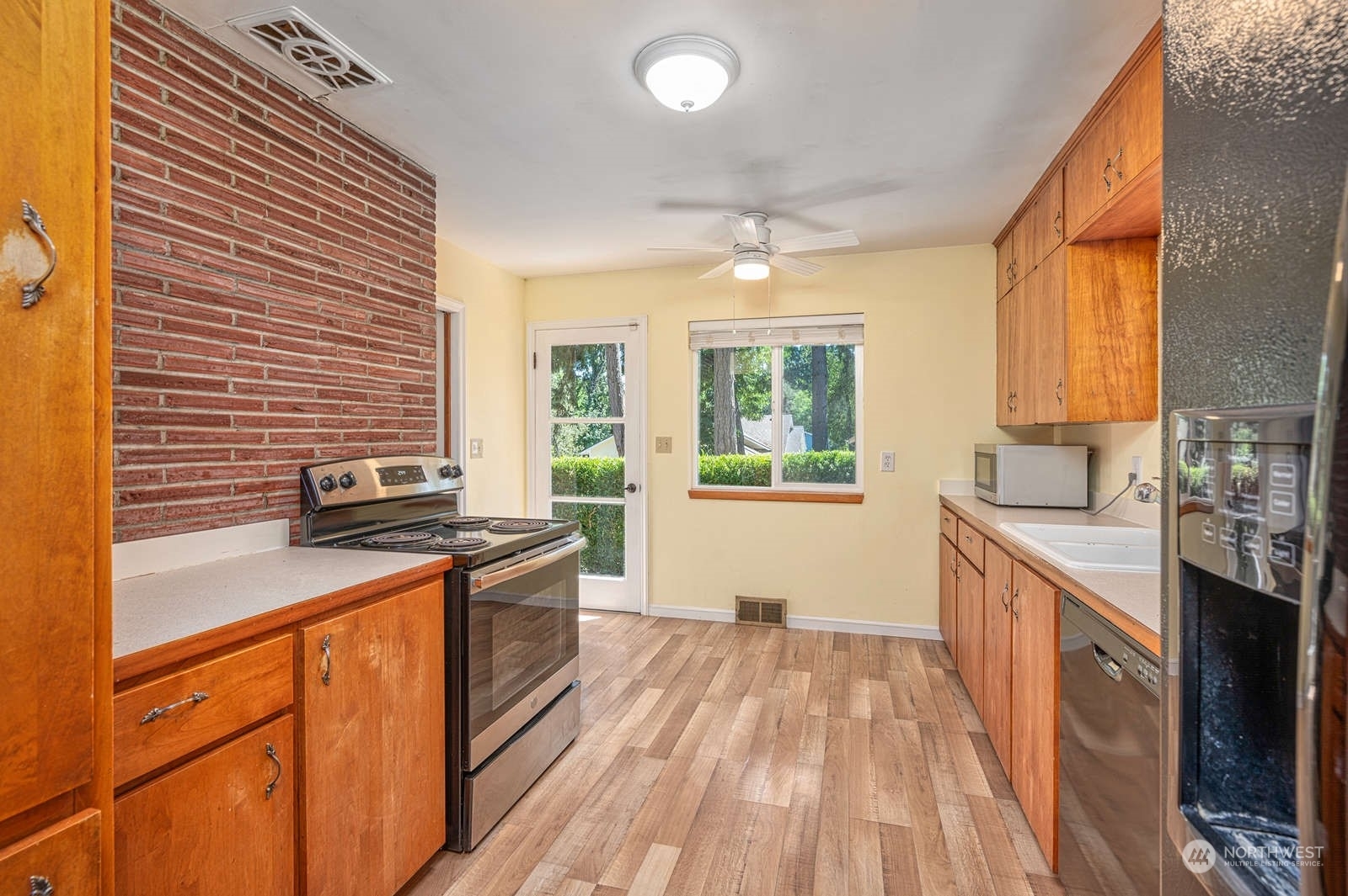 Property Photo: 18322 18324 Vashon Highway SW WA 98070