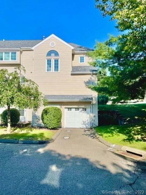 Property Photo:  13 West Meadow Lane 1  CT 06457 