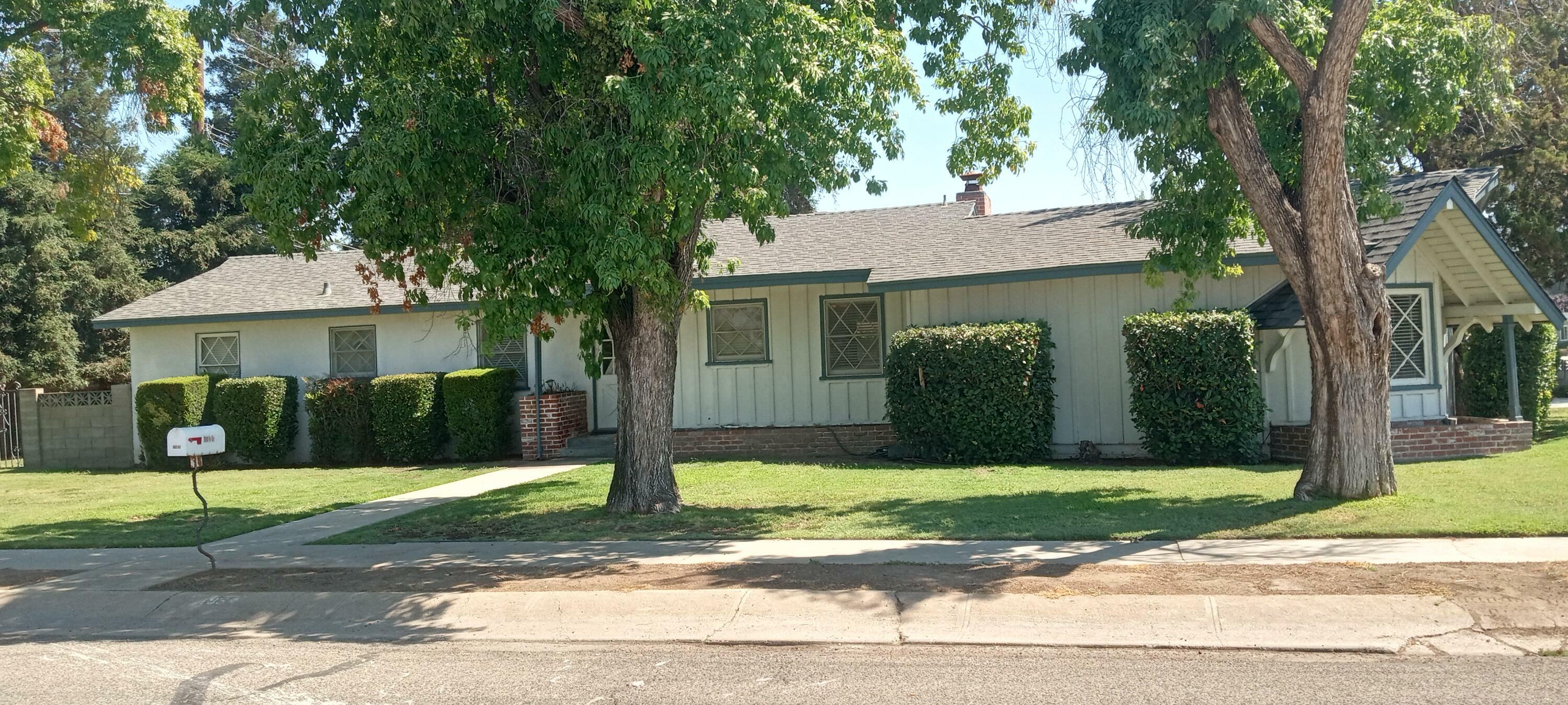 1854 N Oaks Street  Tulare CA 93274 photo