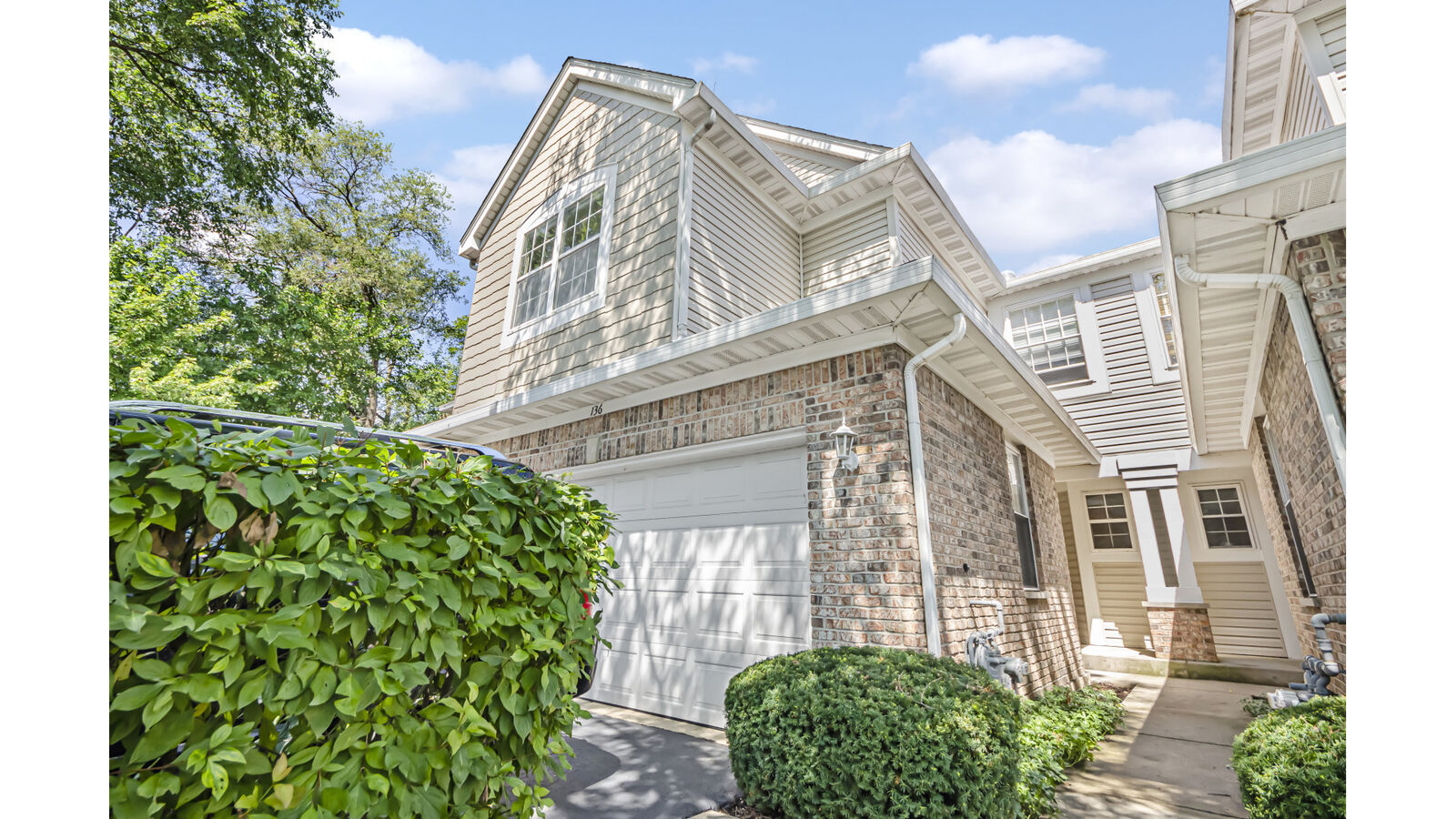 Property Photo:  136 Bay Drive  IL 60143 
