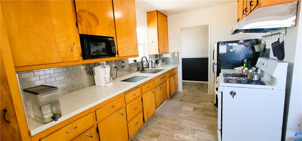 Property Photo:  13063 Flint Street  CA 93523 