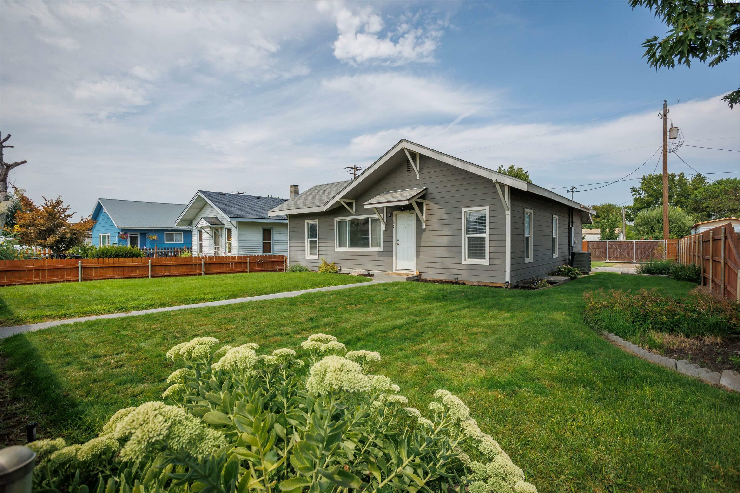 Property Photo:  102 Cherry St  WA 99323 