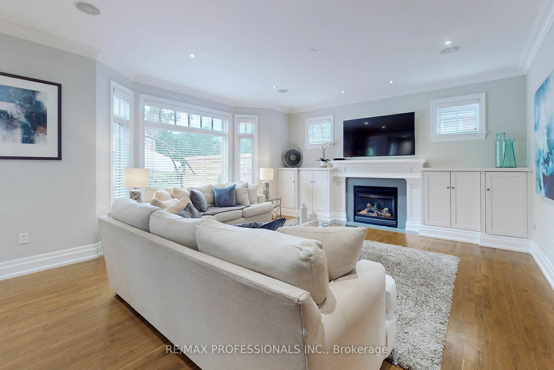 Property Photo: 26 Botfield Ave ON M9B4C9