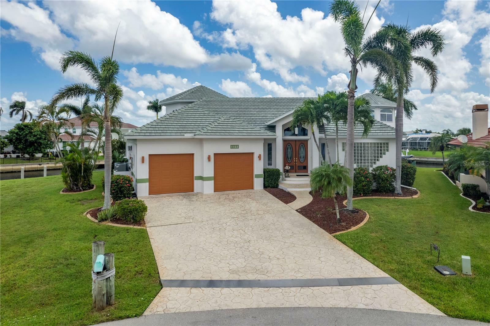 Property Photo:  1102 Treasure Cay Court  FL 33950 