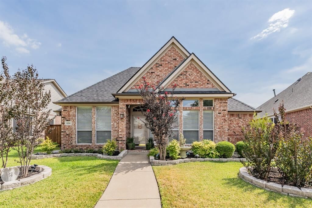 Property Photo: 4254 Lake Villas Drive TX 76137