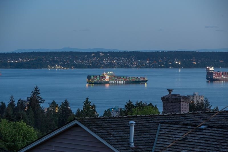 Property Photo: 1715 Rosebery Avenue BC V7V2Z5