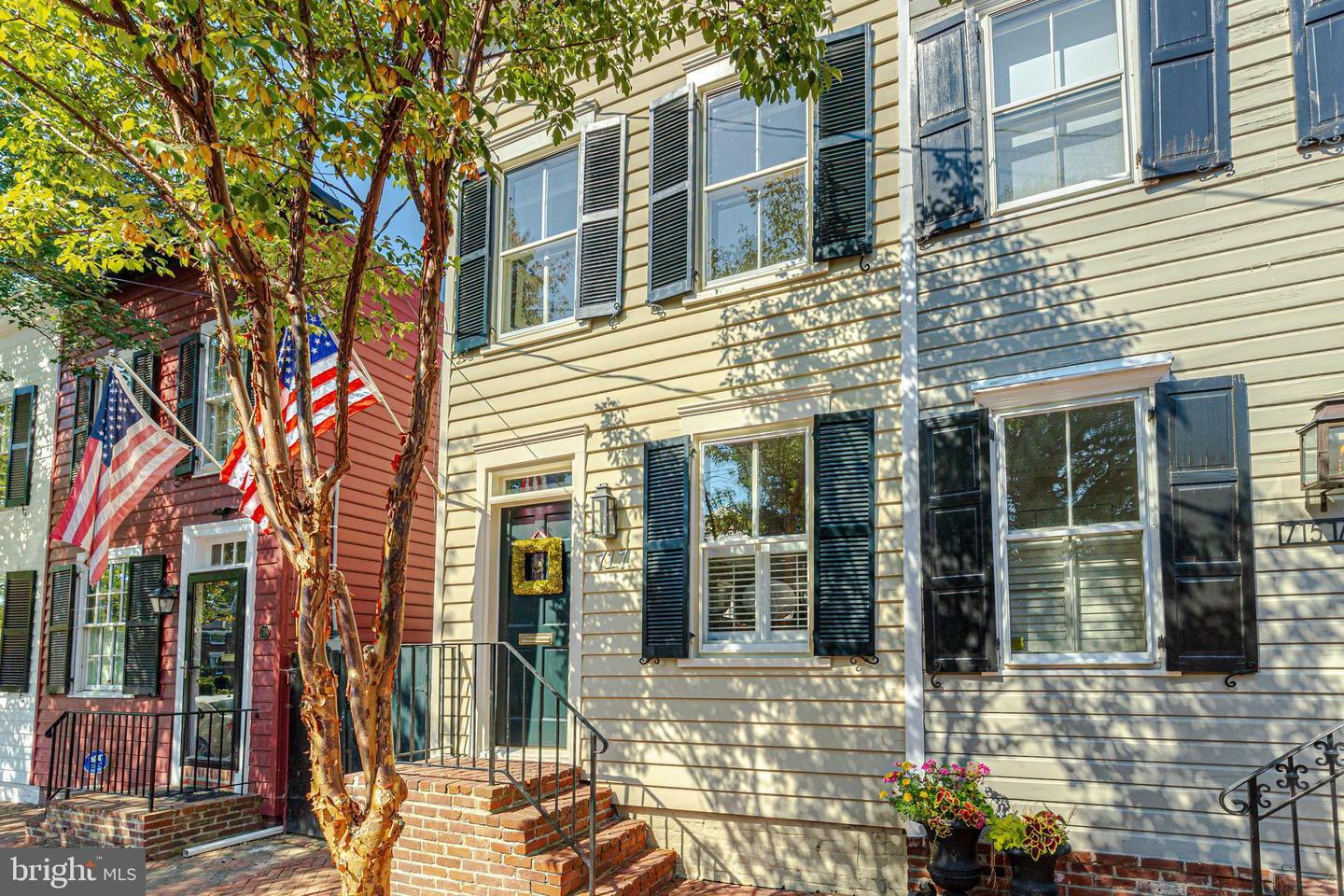 Property Photo: 717 S Lee Street VA 22314