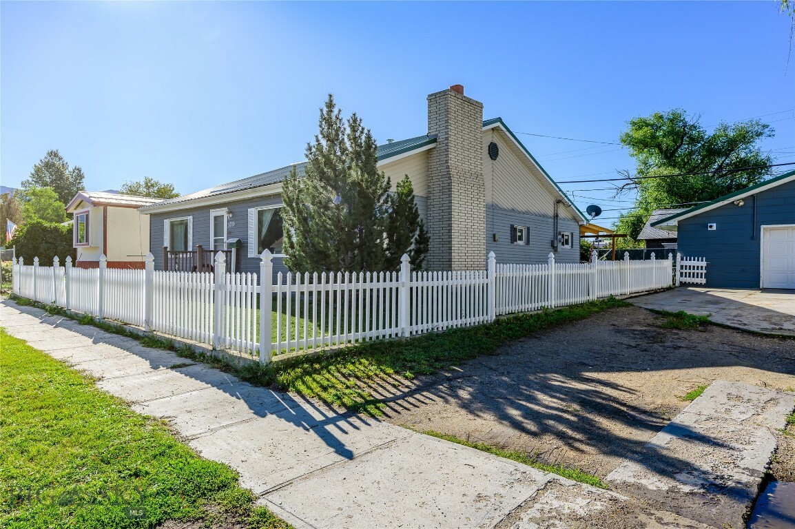 Property Photo:  1710 Elm Street  MT 59701 