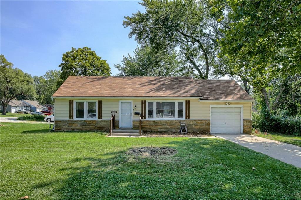 Home for sale in Shawnee: 6402 Switzer Lane, Shawnee, KS 66203