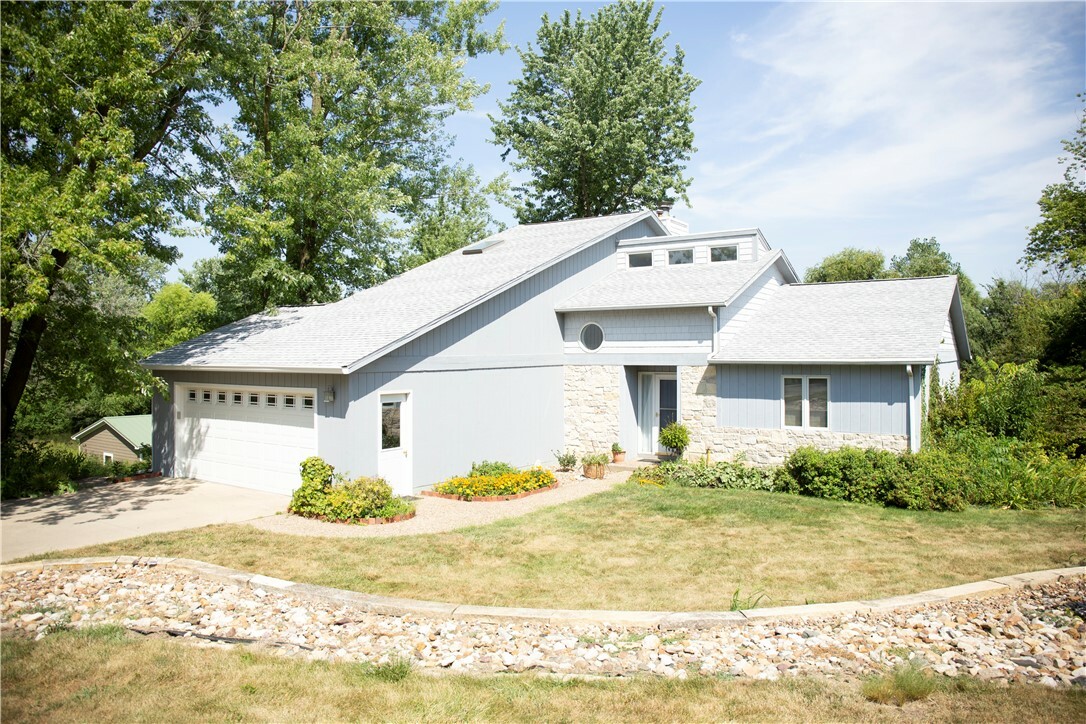 Property Photo:  974 210th Place  IA 50219 