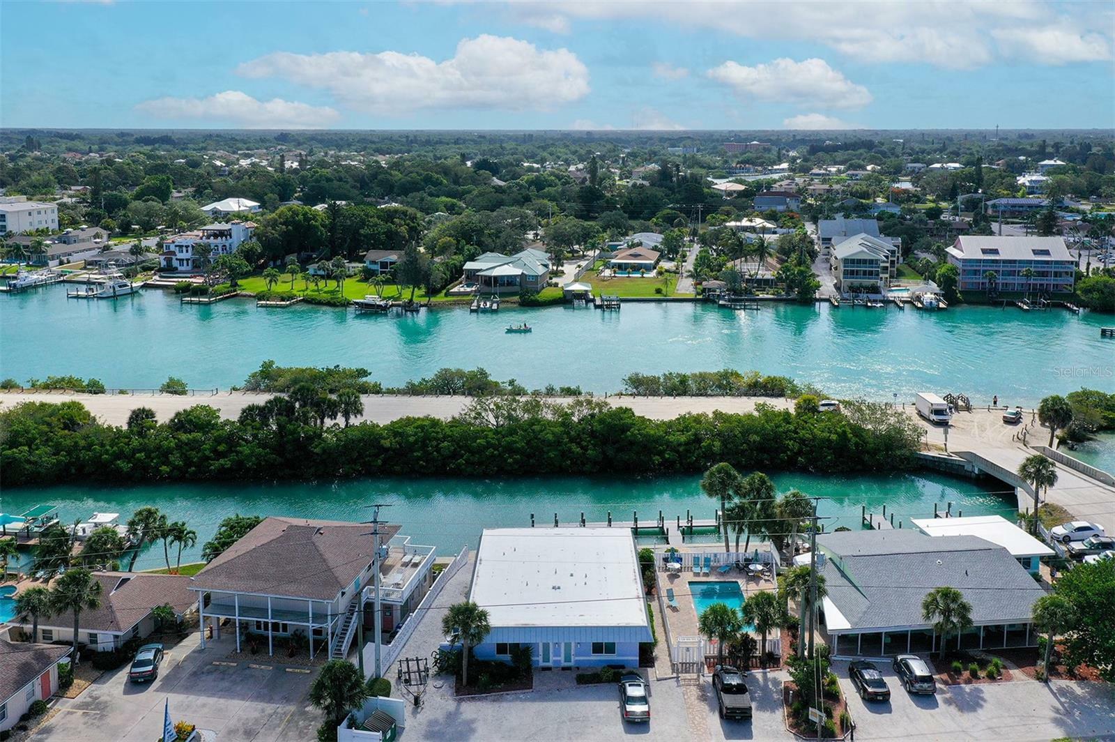 Property Photo:  105 Casey Key Road 34  FL 34275 