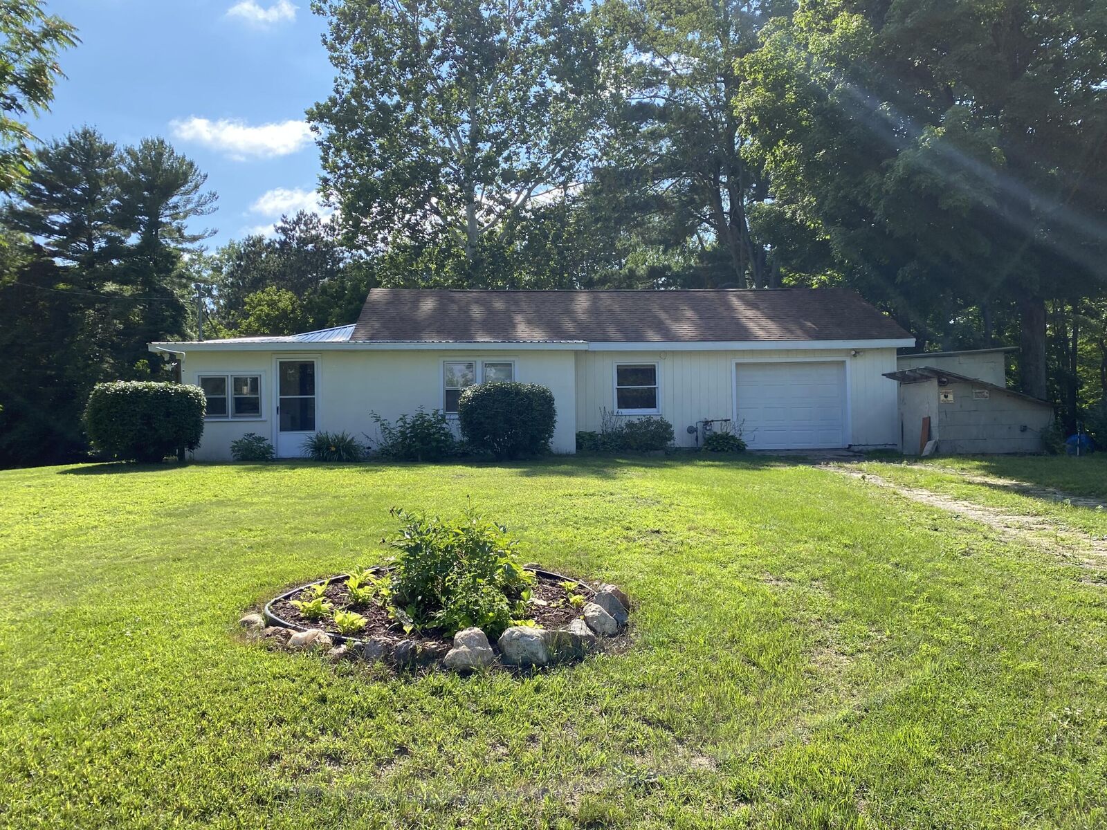 Property Photo:  4544 N County Line Road  MI 49098 