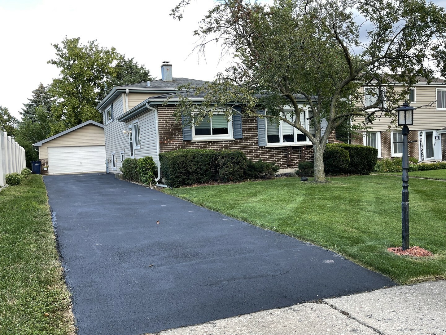 Property Photo: 339 N Edgewood Avenue IL 60148